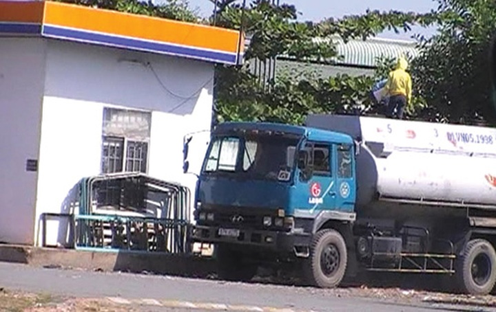 Adulterated petrol dealers leave trail - 4