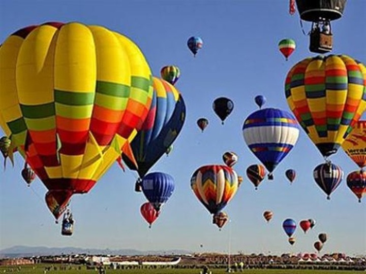 Festive holidays to celebrate Reunification Day - 2