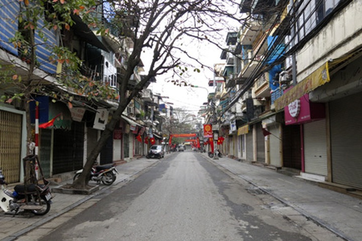 Hanoi preserves silent and peaceful beauty during Tet - 3 Hanoi preserves silent and peaceful beauty during Tet - 3