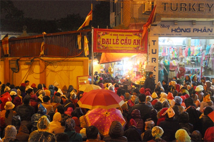 Thousands crowd Phuc Khanh Pagoda in annual prayer for peace - 4