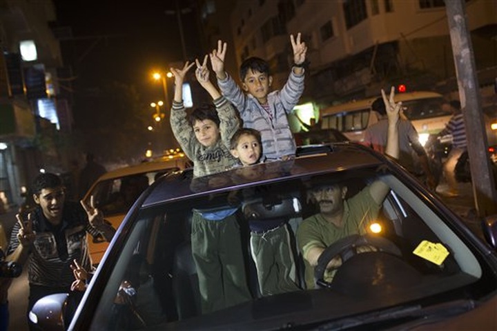 Gazans welcome ceasefire between Israel and Hamas - 1