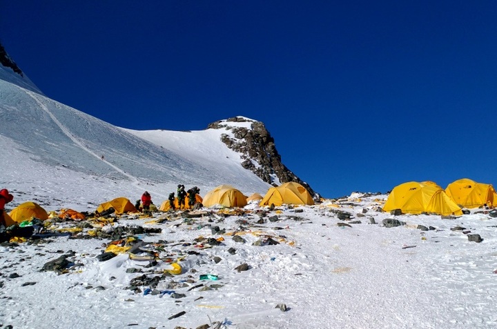 Mount Everest, the high-altitude rubbish dump - 1