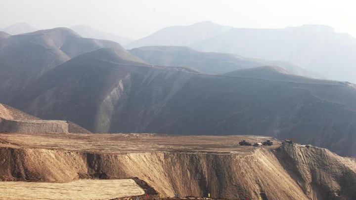 Warning on bulldozing hills for Chinese cities - 1