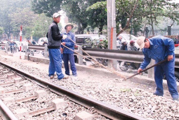 More rail workers quit jobs due to low salaries - 1