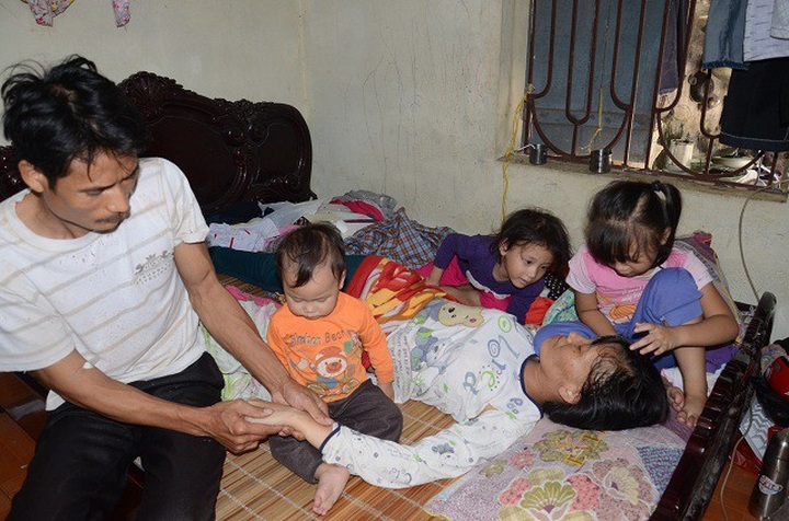 Poor woman on verge of death due to cancer seeks help - 1 Poor woman on verge of death due to cancer seeks help - 1