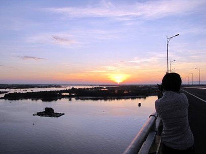 A peaceful dawn on Go Gang Raft Village - 1