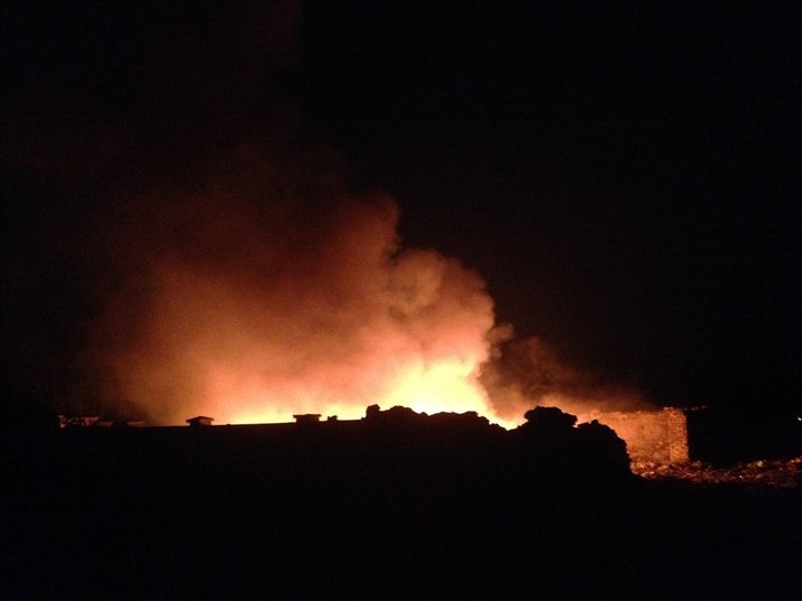 Hanoians threatened by burning rubbish tip - 5