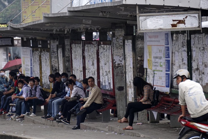 Public advertising boards in Hanoi misused - 4