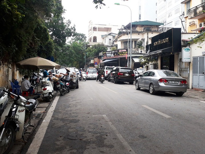 Hanoi considers raising road rental fees - 1 Hanoi considers raising road rental fees - 1