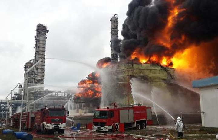30,000 evacuated in China chemical plant fire - 1