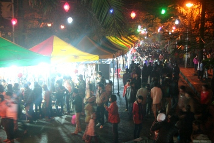 Hue Festival brings bad news for night market traders - 1 Hue Festival brings bad news for night market traders - 1