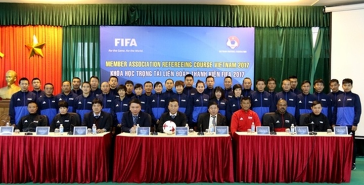 FIFA lecturers help to improve profession for Vietnamese referees - 1