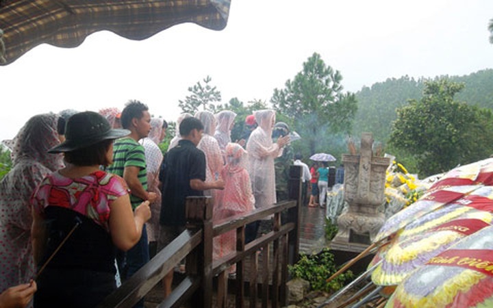 Tens of thousands pay tribute to General Giap - 5