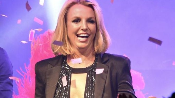 Britney Spears cancels shows after onstage fall - 1