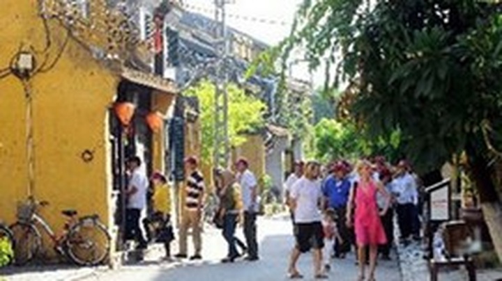 Foreign arrivals to Vietnam surge - 1 Foreign arrivals to Vietnam surge - 1