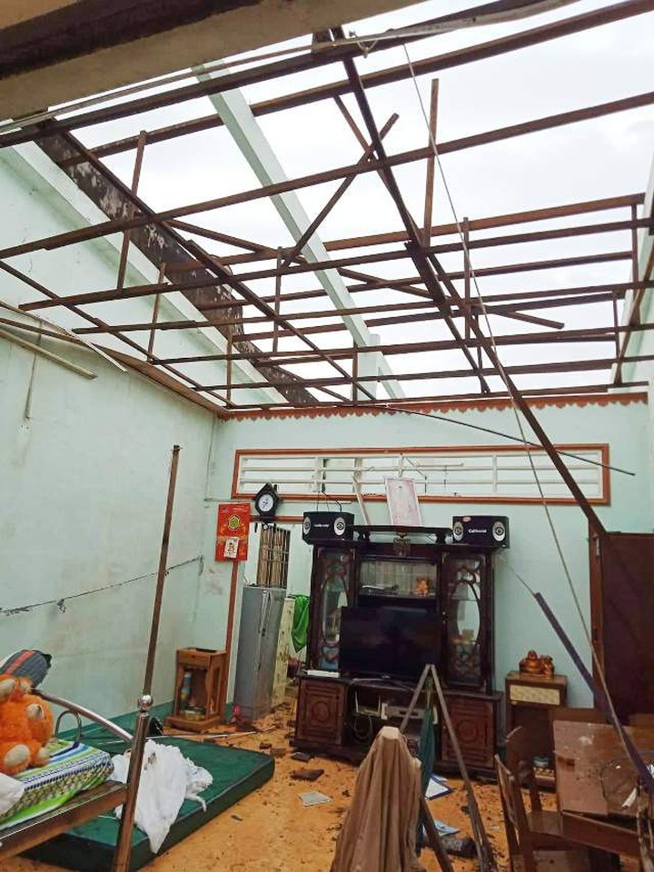 Storm Pabuk damages hundreds of houses in Bac Lieu - 4
