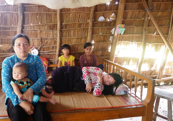 Grandparents struggle to raise grandchildren - 1