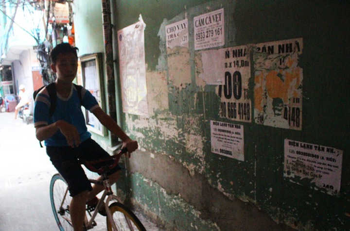 HCM City plastered in illegal advertising - 9 HCM City plastered in illegal advertising - 9