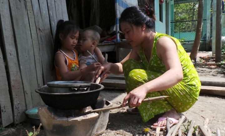 Poor family in Can Tho struggling with serious diseases - 2 Poor family in Can Tho struggling with serious diseases - 2