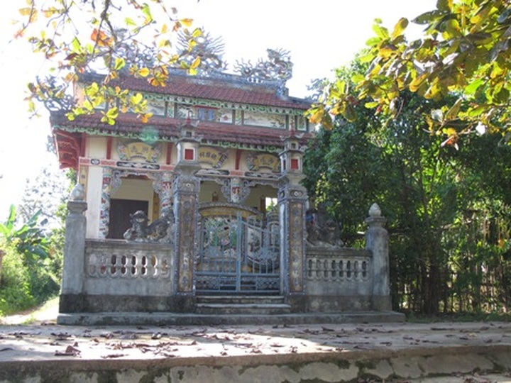 Visiting Phuoc Tich village - 7