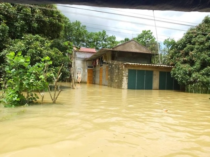 Hundreds evacuated in Thanh Hoa flood - 3