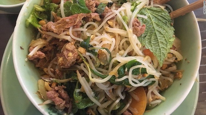 CNN suggests 10 dishes visitors should try in Vietnam - 6
