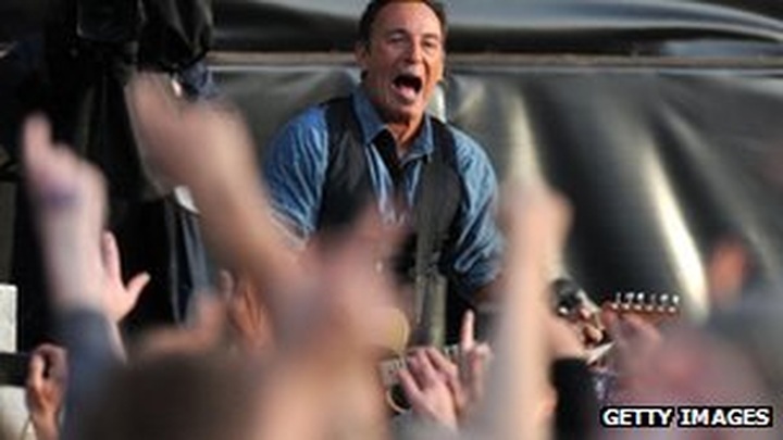Springsteen and McCartney silenced at long London gig - 1