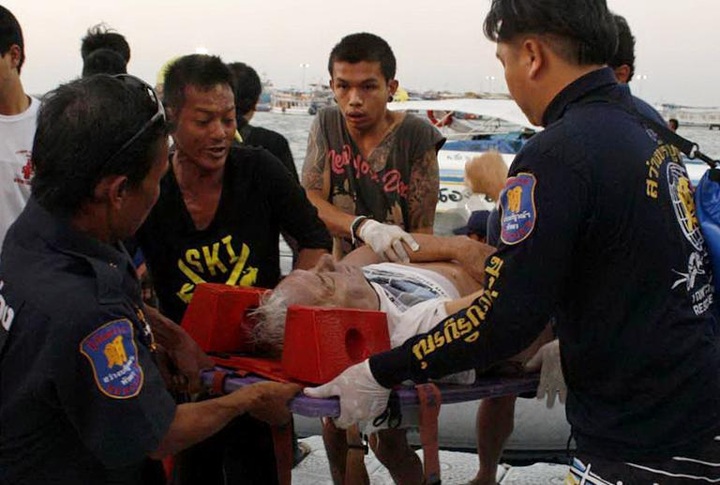 Six dead as tourist ferry sinks off Thai resort - 1