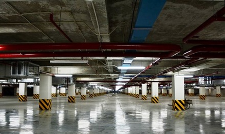 Multi-storey car parks lose out to illegal parking lots - 1
