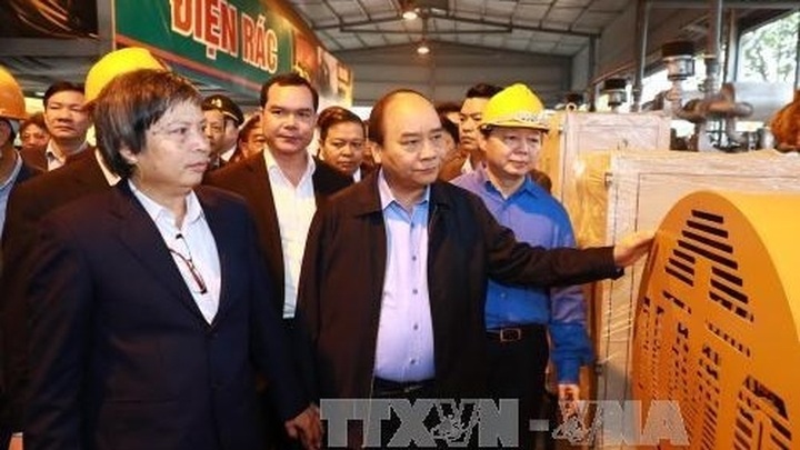 PM inspects waste-to-energy technology model in Ha Nam - 1