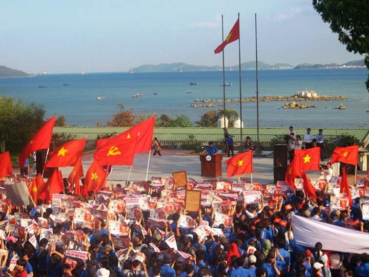 Students in Khanh Hoa gather to protest China's actions - 2 Students in Khanh Hoa gather to protest China's actions - 2