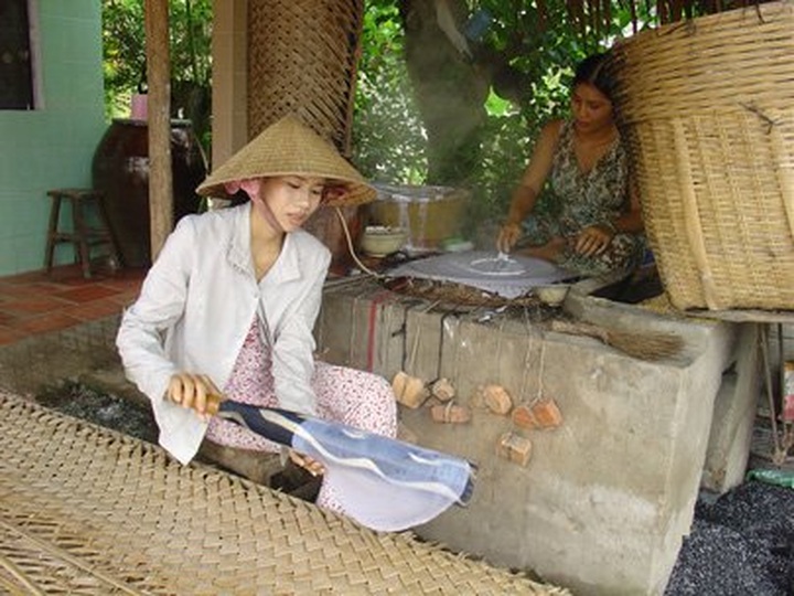 Visiting Thuan Hung paper cake craft village - 2