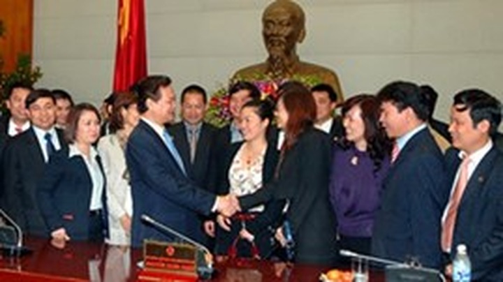 PM holds dialogue with businesses - 1 PM holds dialogue with businesses - 1