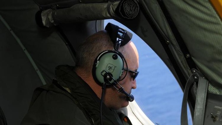 Mini-sub deploys to scour ocean depths in MH370 hunt - 1