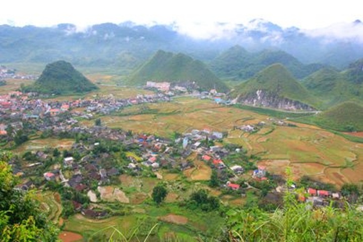 Knocking on Quan Ba skydoor - 1 Knocking on Quan Ba skydoor - 1