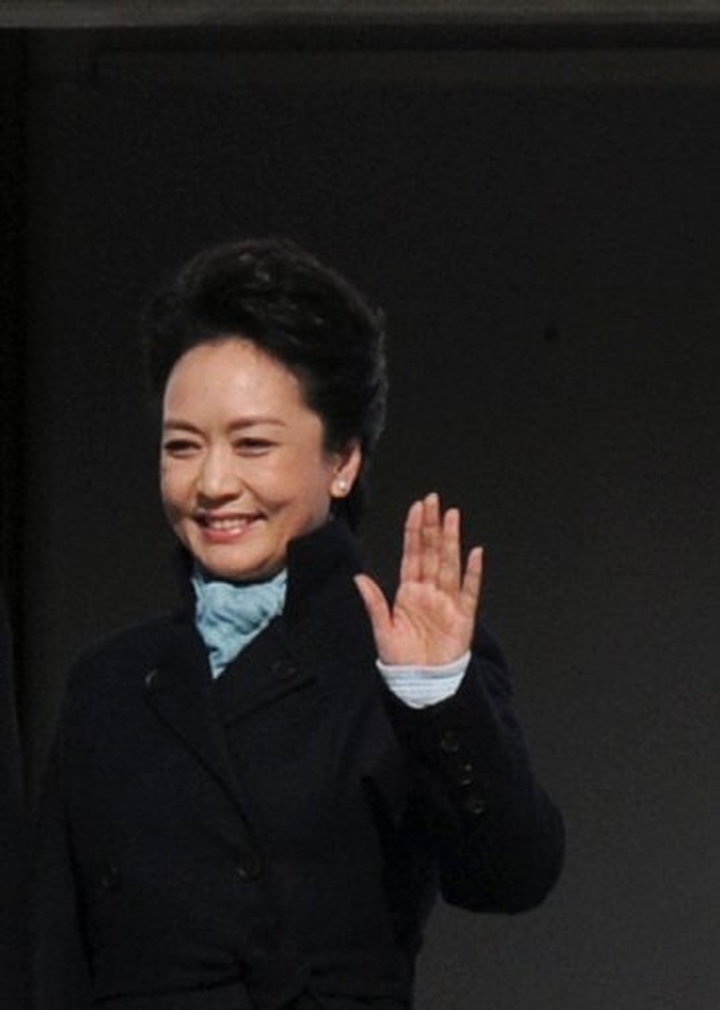 China's glamorous first lady steals the spotlight - 2