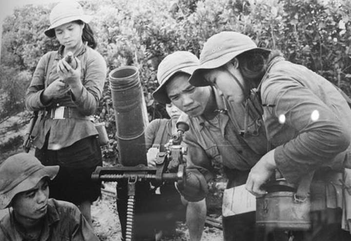 Vietnam War spotlighted at Hanoi photo exhibition - 8 Vietnam War spotlighted at Hanoi photo exhibition - 8