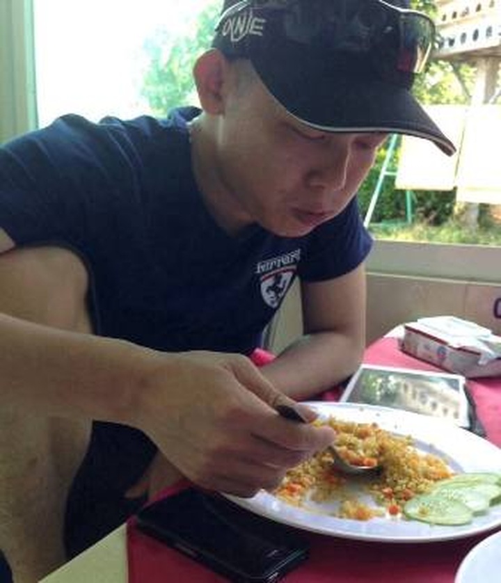 Monk in Can Tho suspended for inappropriate Facebook photos - 5 Monk in Can Tho suspended for inappropriate Facebook photos - 5