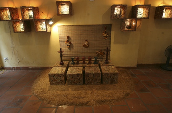 Exhibition features old Hanoi’s space - 7 Exhibition features old Hanoi’s space - 7