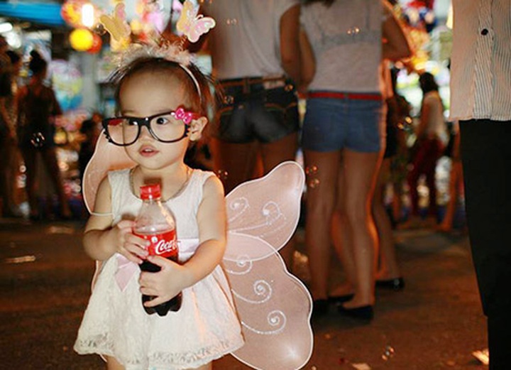 Young Hanoians dress up to mark Full Moon Festival - 6