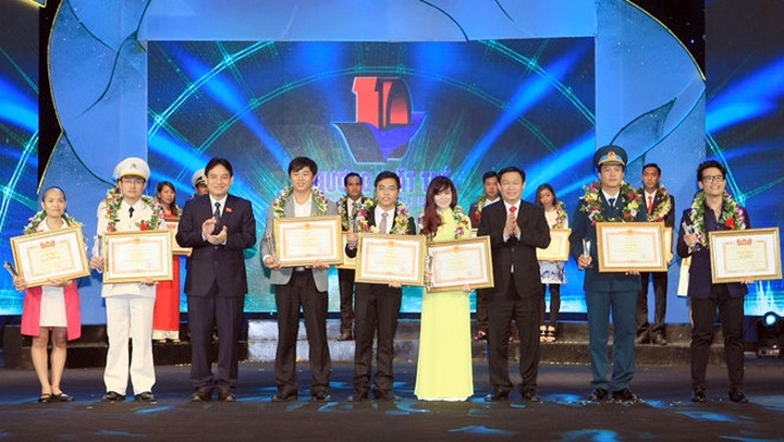 Vietnam’s 2015 top 10 outstanding young people honoured - 1