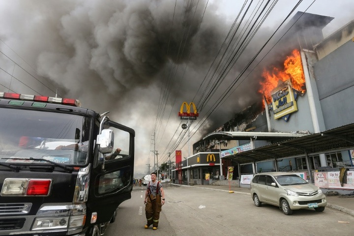More than 30 bodies found, criminal probe into Philippine mall fire - 1