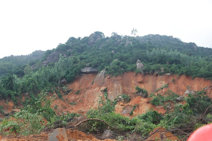 Illegal quarrying rampant in Nha Trang City - 1 Illegal quarrying rampant in Nha Trang City - 1