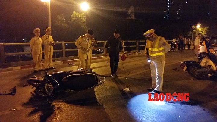 Taxi driver jumps from overpass after hitting seven motorbikes - 10 Taxi driver jumps from overpass after hitting seven motorbikes - 10