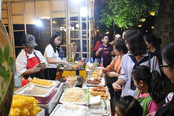 Hanoi's traditional specialties introduced at festival - 1