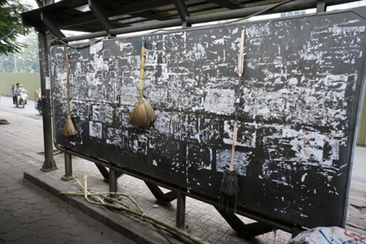Public advertising boards in Hanoi misused - 7