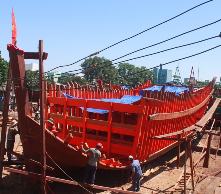 Fishermen determined to protect Vietnamese seas - 1