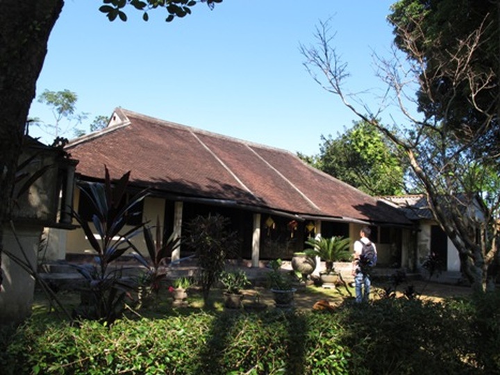 Visiting Phuoc Tich village - 1