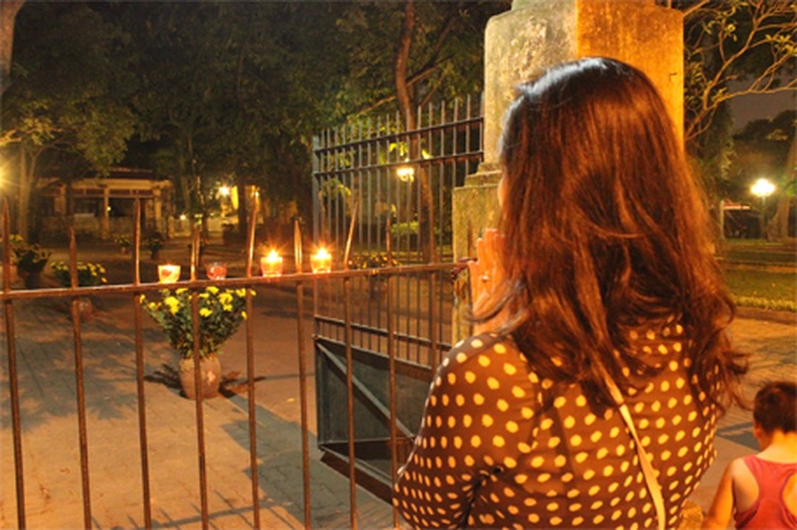 Crowds of people pay tribute to General Vo Nguyen Giap - 5