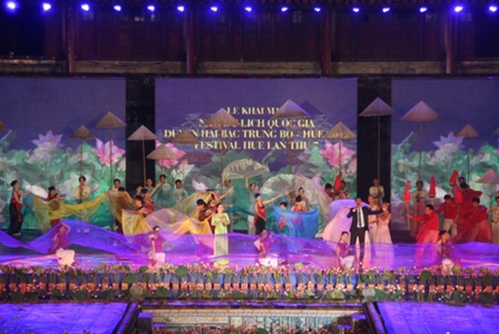 Grand opening ceremony kicks off Hue Festival 2012 - 1